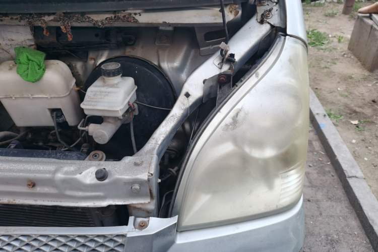 Used Wuling Rongguang 2011 1.2L Base Version Engine Bay Left