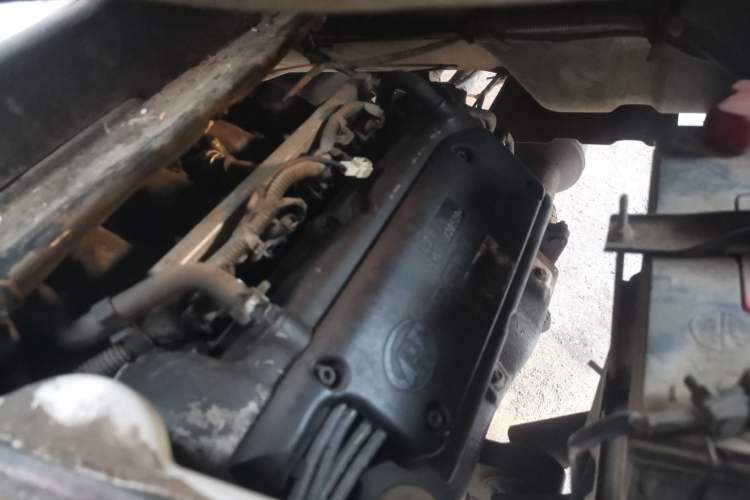 Used Wuling Rongguang 2011 1.2L Base Version Engine Bay Left