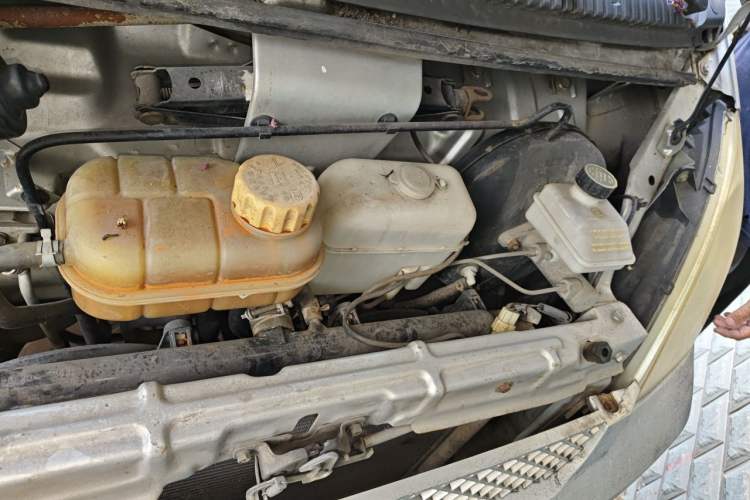 Used Wuling Rongguang  Engine Bay Left