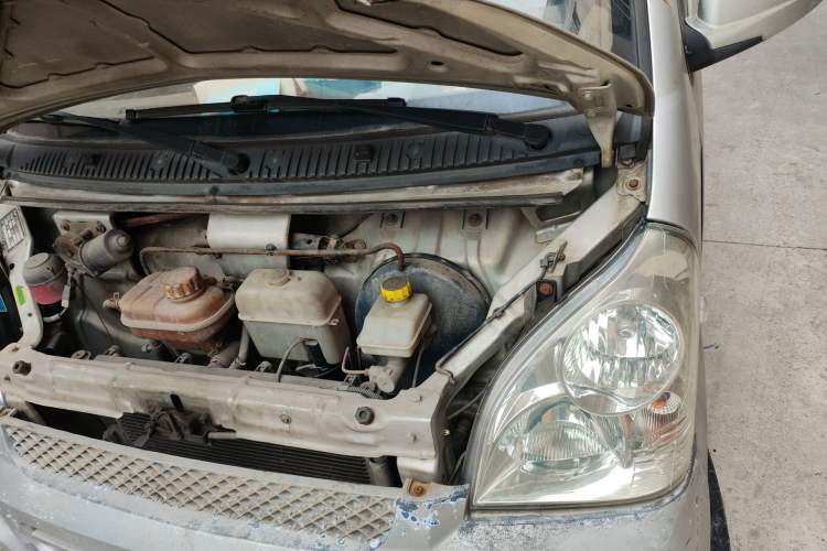 Used Wuling Rongguang 2011 1.2L Standard Version Engine Bay Left