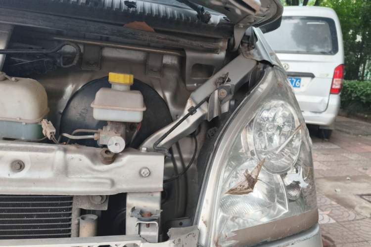 Used Wuling Rongguang 2011 1.2L Base Version Engine Bay Left