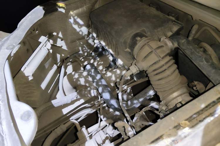 Used Wuling Rongguang 2011 1.2L Standard Version Engine Bay Left