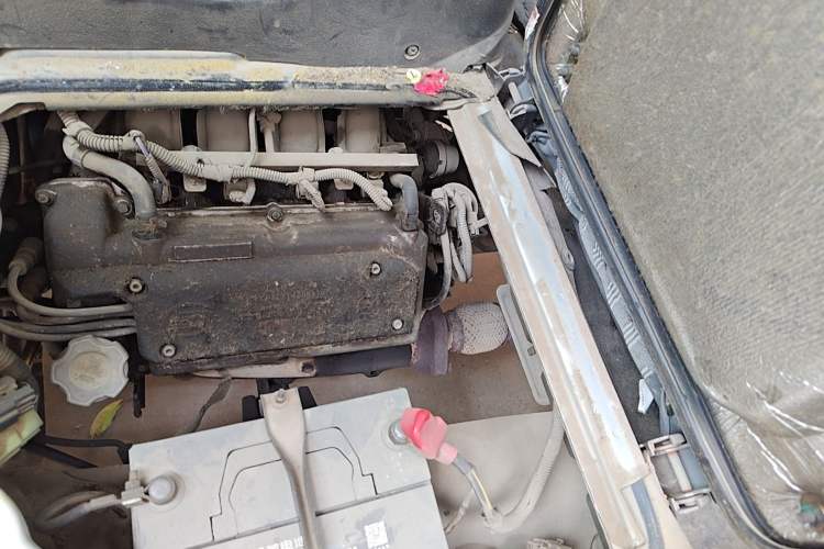 Used Wuling Rongguang 2011 1.2L Base Version Engine Bay Left