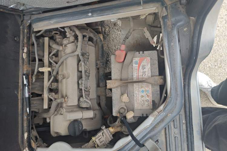 Used Wuling Rongguang 2011 1.2L Base Version Engine Bay Left