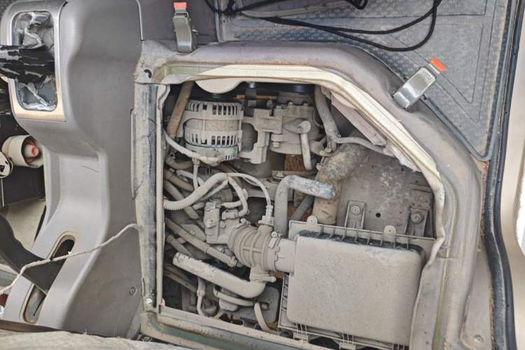 Used Wuling Rongguang 2011 1.2L Standard Version Engine Bay Left