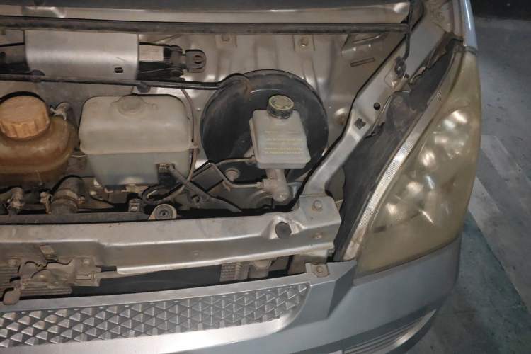 Used Wuling Rongguang 2011 1.2L Base Version Engine Bay Left
