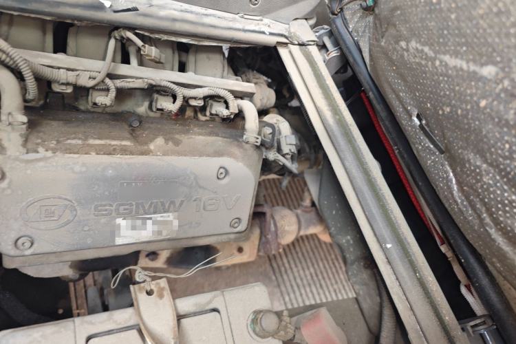 Used Wuling Rongguang 2011 1.2L Standard Version Engine Bay Left