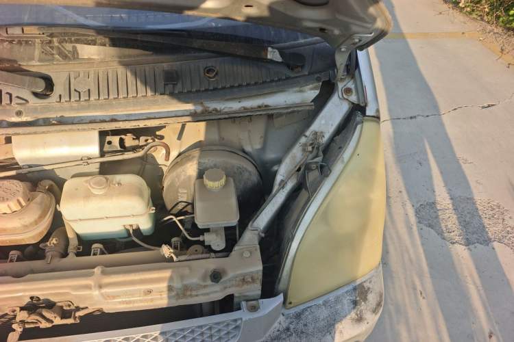 Used Wuling Rongguang 2011 1.2L Comfort Model Engine Bay Left