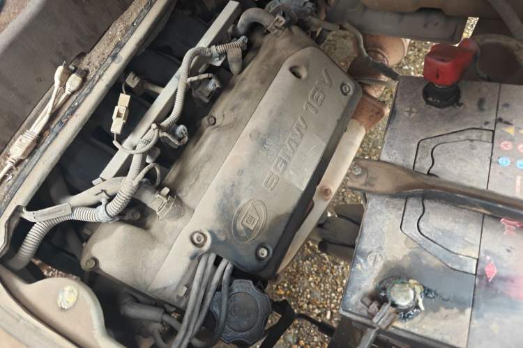 Used Wuling Rongguang 2011 1.2L Standard Version Engine Bay Left