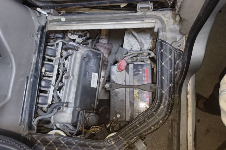 Used Wuling Rongguang 2011 1.2L Standard Version Engine Bay Left