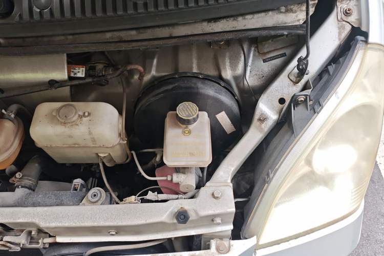 Used Wuling Rongguang 2011 1.2L Base Version Engine Bay Left