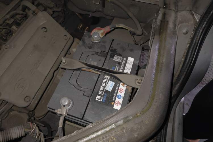 Used Wuling Rongguang 2011 1.2L Base Version Engine Bay Left