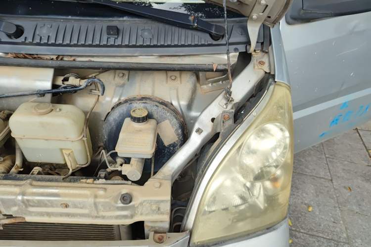 Used Wuling Rongguang 2011 1.2L Base Version Engine Bay Left