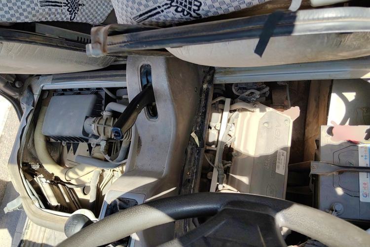 Used Wuling Rongguang 2011 1.2L Comfort Model Engine Bay