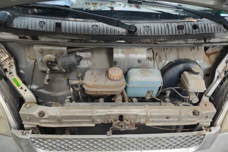 Used Wuling Rongguang 2011 1.2L Base Version Engine Bay