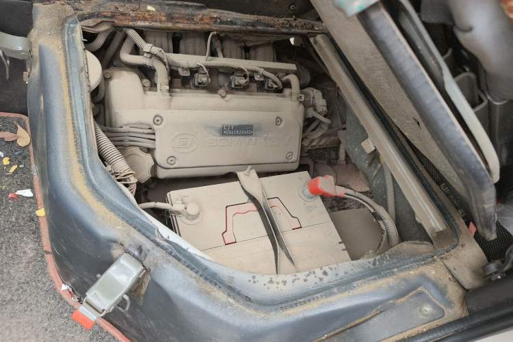 Used Wuling Rongguang 2011 1.2L Base Version Engine Bay
