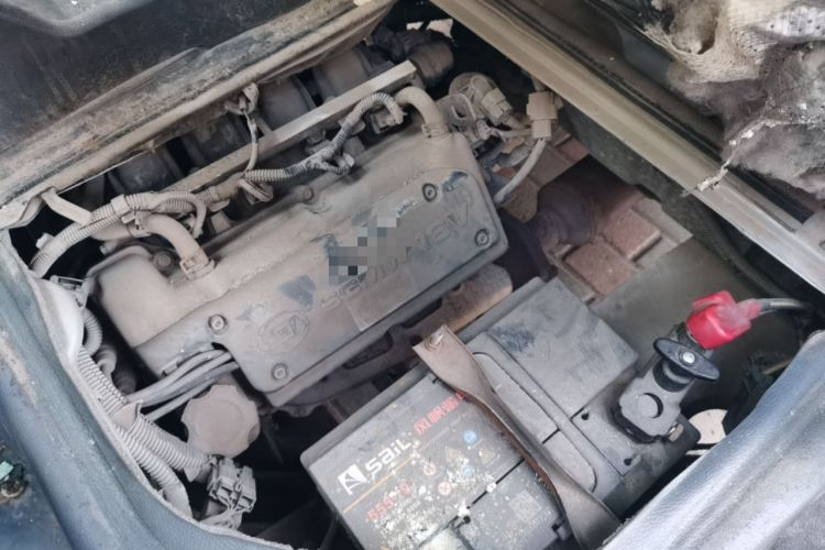Used Wuling Rongguang 2011 1.2L Base Version Engine Bay