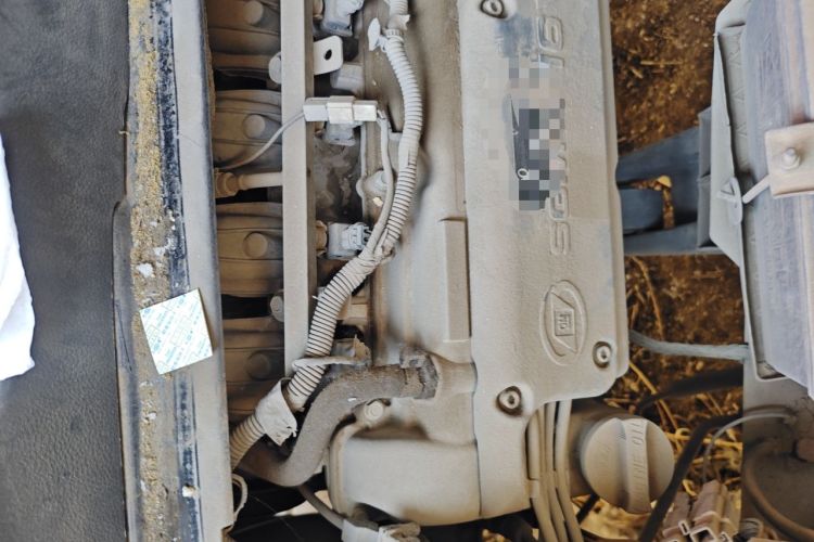 Used Wuling Rongguang 2011 1.2L Base Version Engine Bay Right