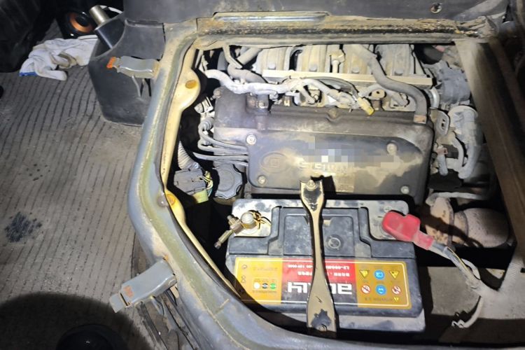 Used Wuling Rongguang 2011 1.2L Base Version Engine Bay Right