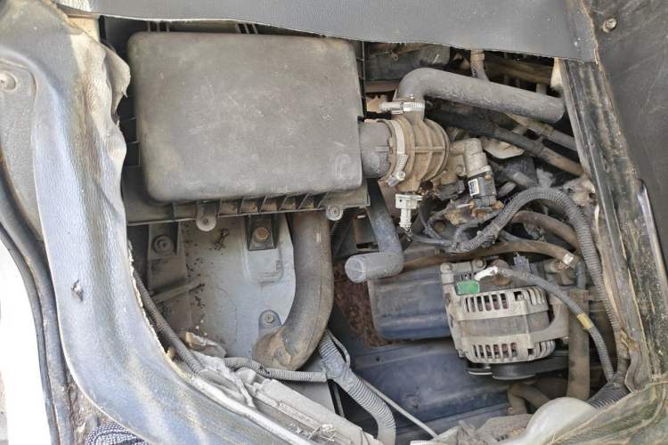 Used Wuling Rongguang 2011 1.2L Base Version Engine Bay Right