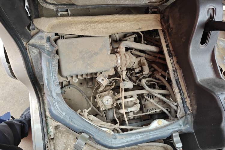 Used Wuling Rongguang 2011 1.2L Base Version Engine Bay Right