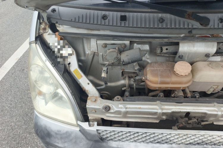 Used Wuling Rongguang 2011 1.2L Standard Version Engine Bay Right