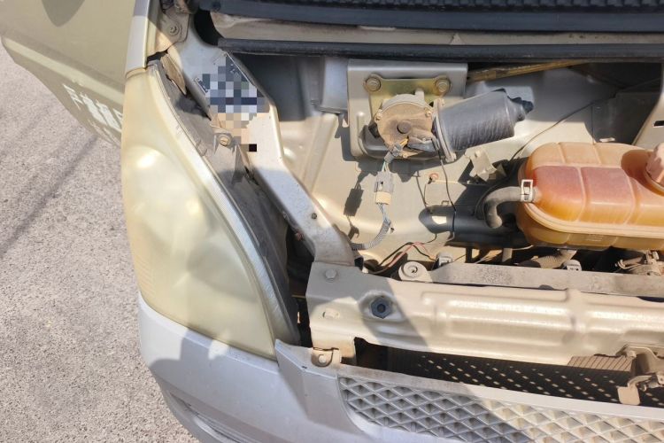 Used Wuling Rongguang 2011 1.2L Base Version Engine Bay Right