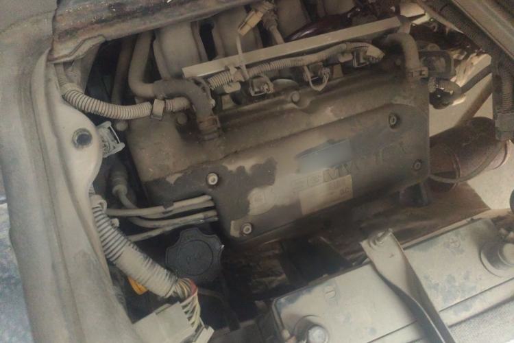 Used Wuling Rongguang 2011 1.2L Standard Version Engine Bay Right