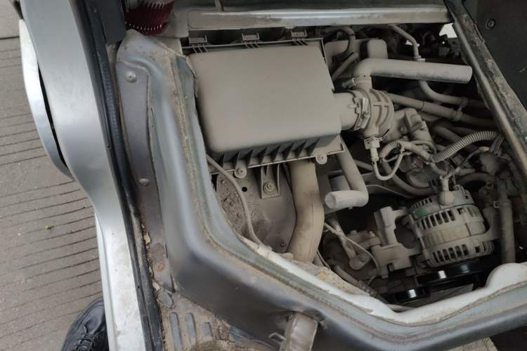 Used Wuling Rongguang 2011 1.2L Base Version Engine Bay Right