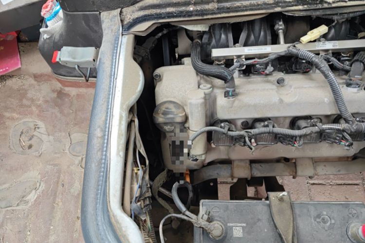 Used Wuling Rongguang 2011 1.2L Base Version Engine Bay Right