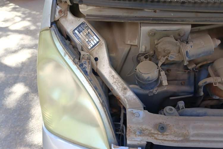 Used Wuling Rongguang 2011 1.2L Base Version Engine Bay Right