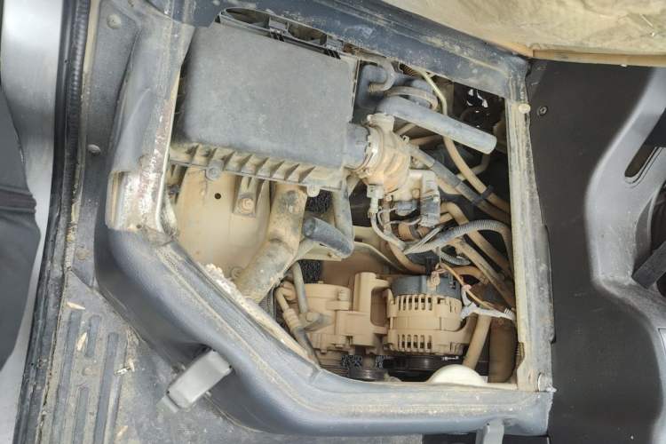 Used Wuling Rongguang 2011 1.2L Base Version Engine Bay Right