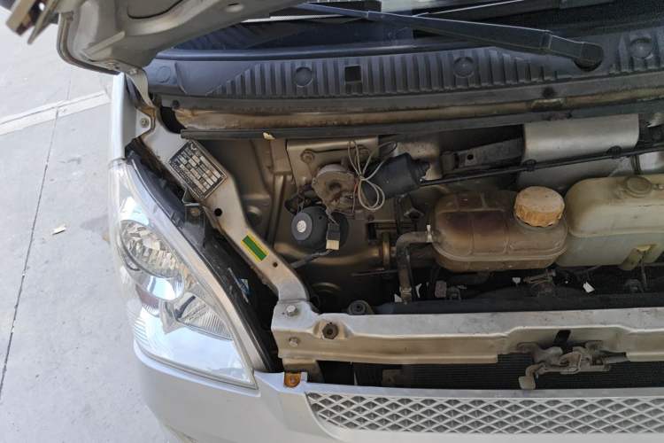Used Wuling Rongguang 2011 1.2L Base Version Engine Bay Right