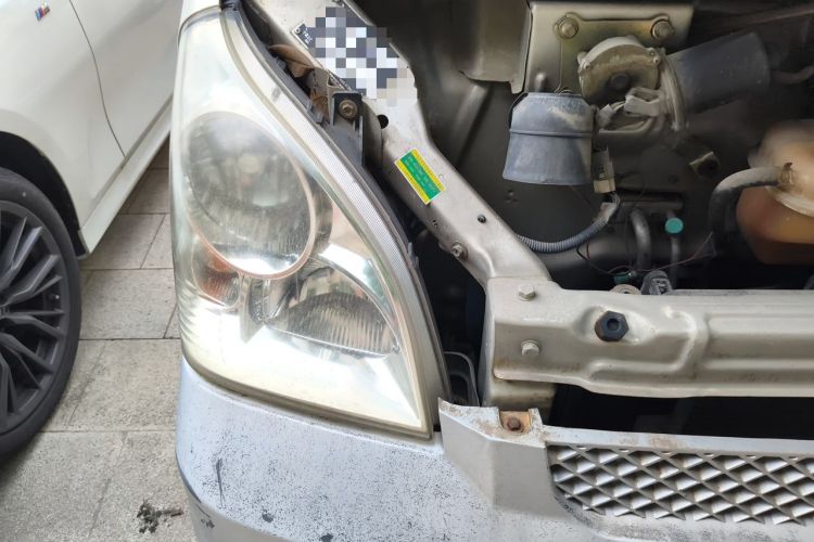 Used Wuling Rongguang 2011 1.2L Standard Version Engine Bay Right