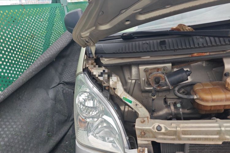 Used Wuling Rongguang 2011 1.5L Base Version Engine Bay Right