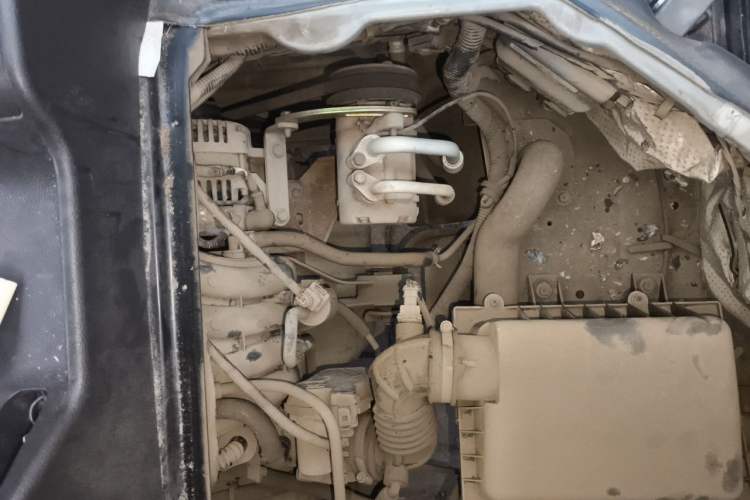 Used Wuling Rongguang 2011 1.2L Base Version Engine Bay Right