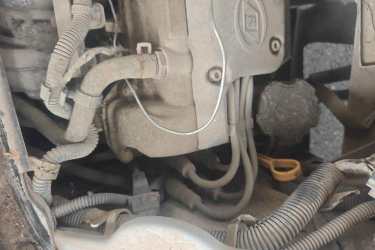 Used Wuling Rongguang 2011 1.2L Base Version Engine Bay Right