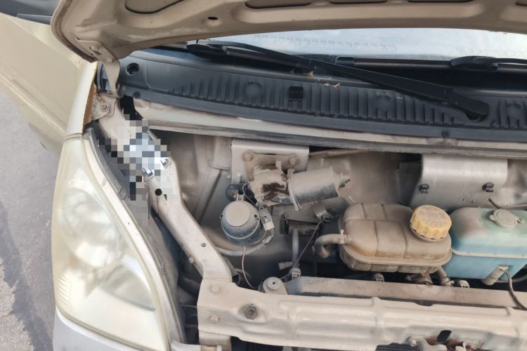 Used Wuling Rongguang 2011 1.2L Base Version Engine Bay Right