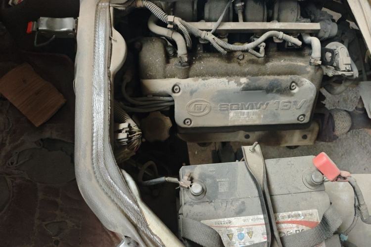 Used Wuling Rongguang 2011 1.2L Standard Version Engine Bay Right