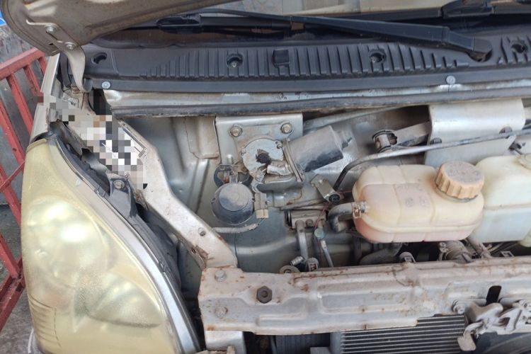 Used Wuling Rongguang 2011 1.2L Base Version Engine Bay Right