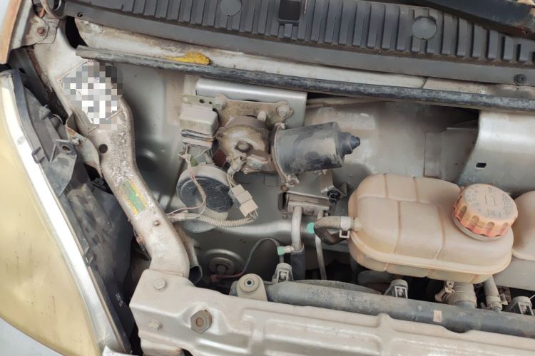 Used Wuling Rongguang 2011 1.2L Base Version Engine Bay Right