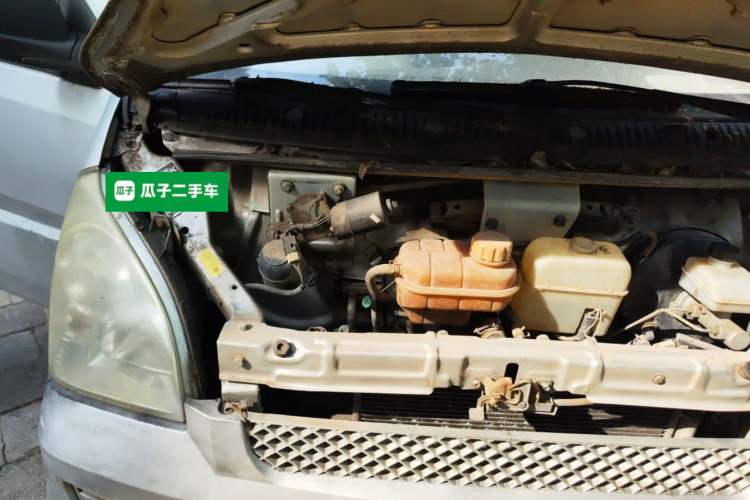 Used Wuling Rongguang 2011 1.2L Base Version Engine Bay Right