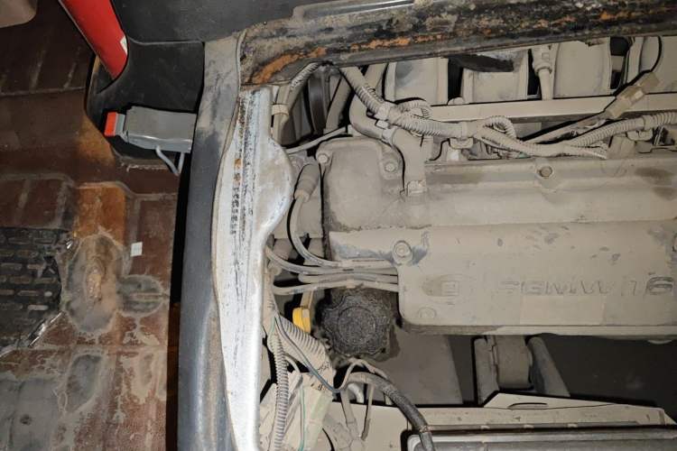Used Wuling Rongguang 2011 1.2L Base Version Engine Bay Right