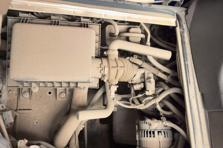 Used Wuling Rongguang 2011 1.2L Base Version Engine Bay Right