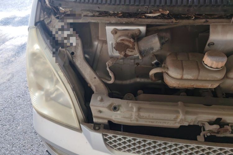Used Wuling Rongguang 2011 1.2L Base Version Engine Bay Right