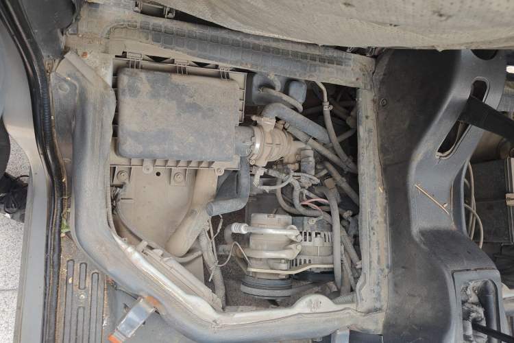 Used Wuling Rongguang 2011 1.2L Base Version Engine Bay Right