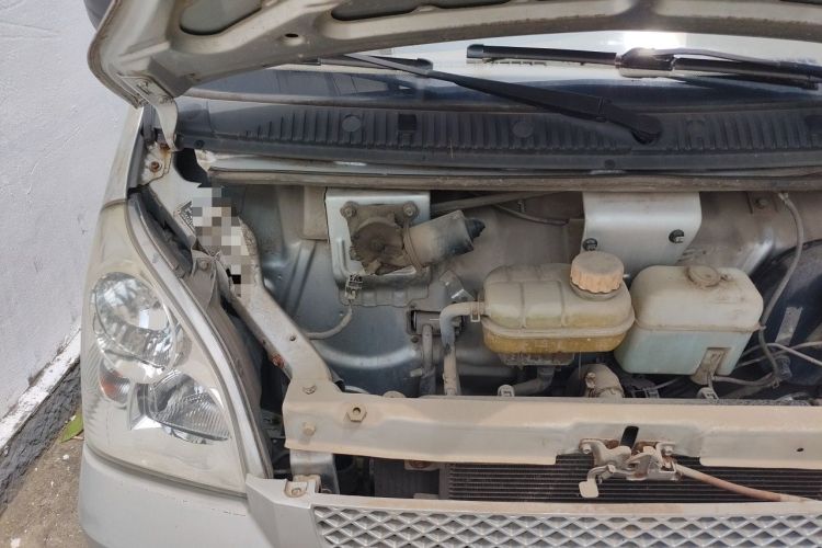 Used Wuling Rongguang 2011 1.2L Base Version Engine Bay Right