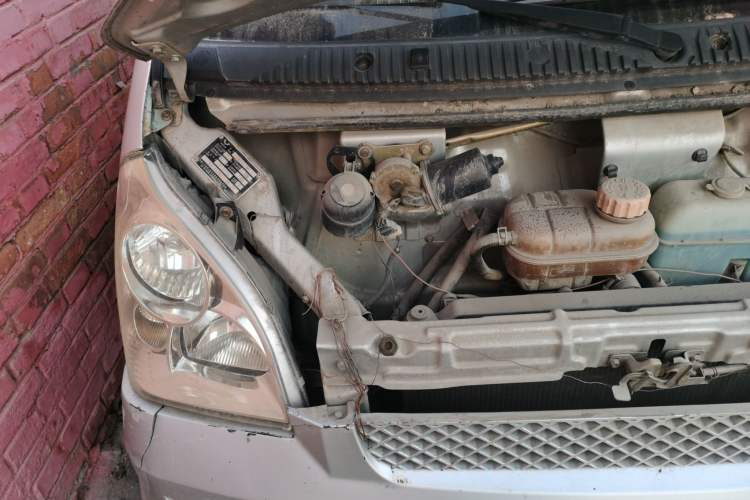 Used Wuling Rongguang 2011 1.2L Base Version Engine Bay Right