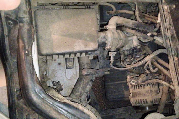 Used Wuling Rongguang 2011 1.2L Base Version Engine Bay Right