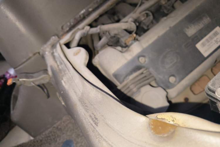 Used Wuling Rongguang 2011 1.2L Comfort Model Engine Bay Right